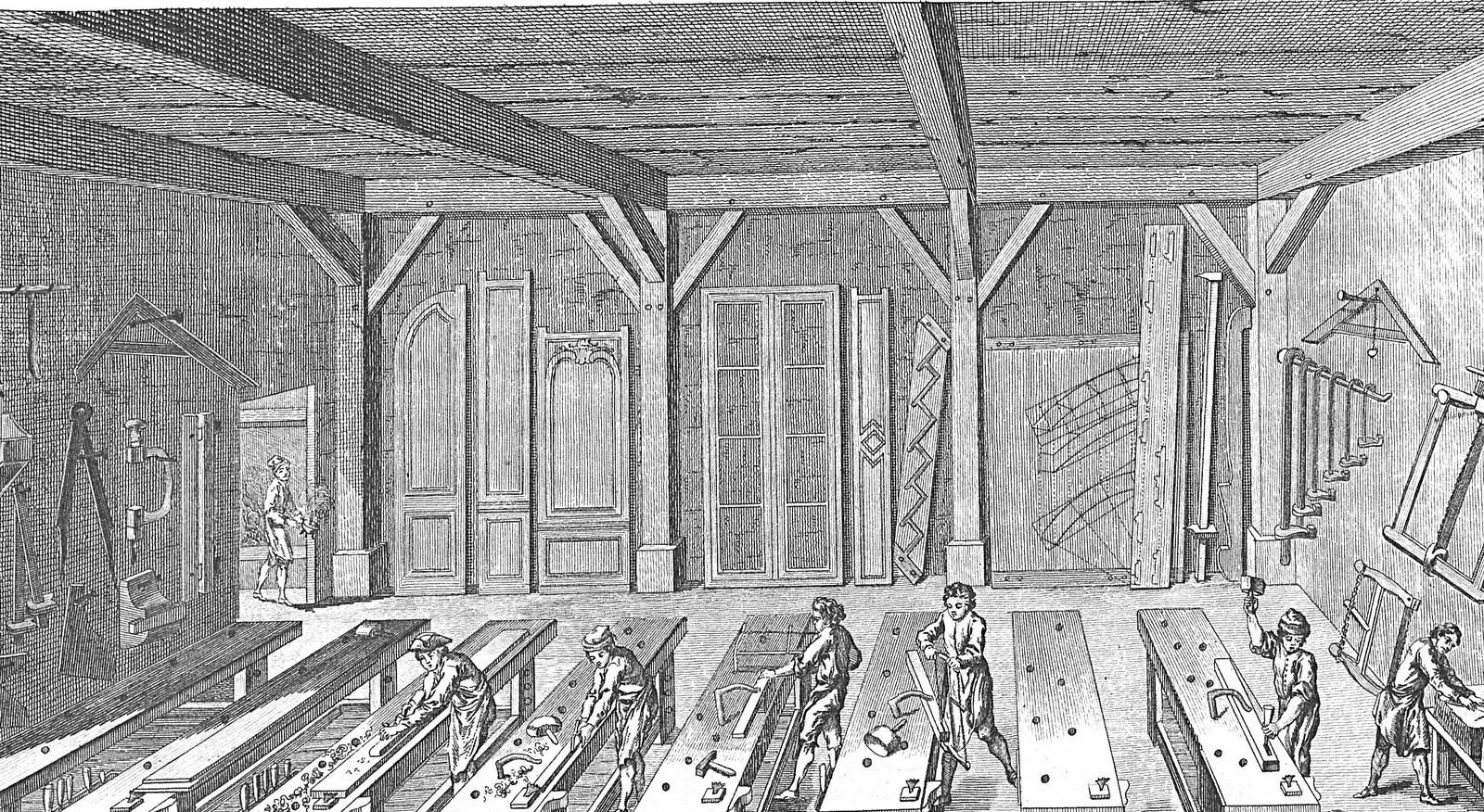 Gravure van een werkplaats met lange werkbanken, gereedschap aan de muur en deuren en ramen tegen de wand
